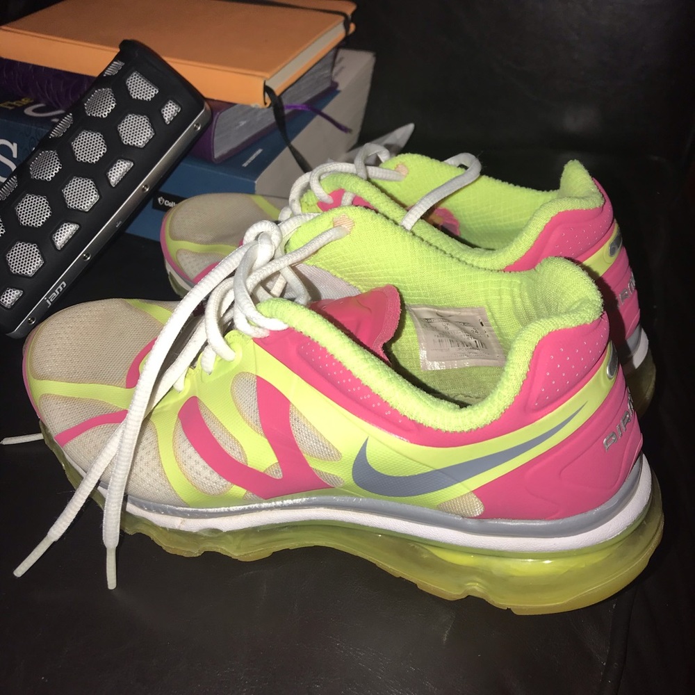 RETRO NIKE AIRMAXES